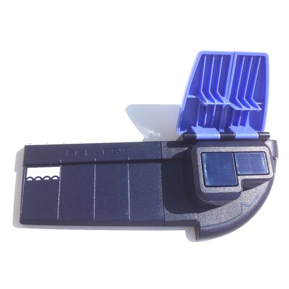 Fiskars Border and Corner Punch Lace and Lattice 01-005119 - Picture 3 of 6